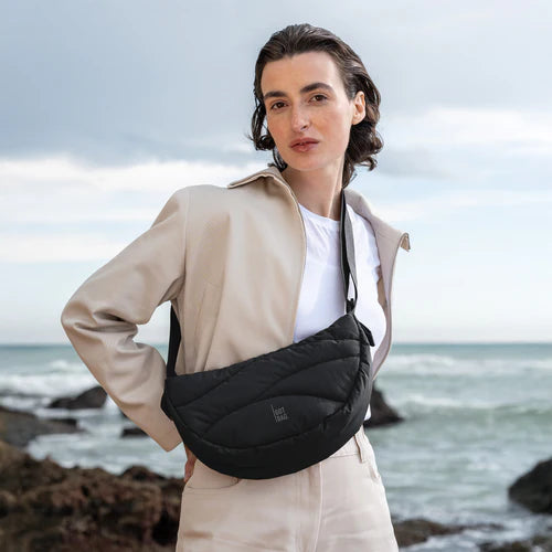 Wavy Puffer Moon Bag (Monochrome)