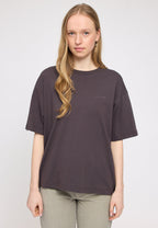 Julia ist 1,78 und trägt Größe S